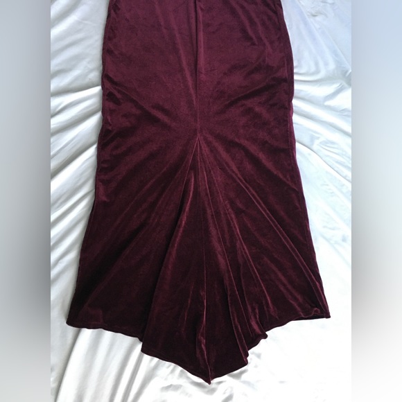 90’s EUC elegant burgundy velvet gown with high front slit. Stretchy. - Picture 10 of 14